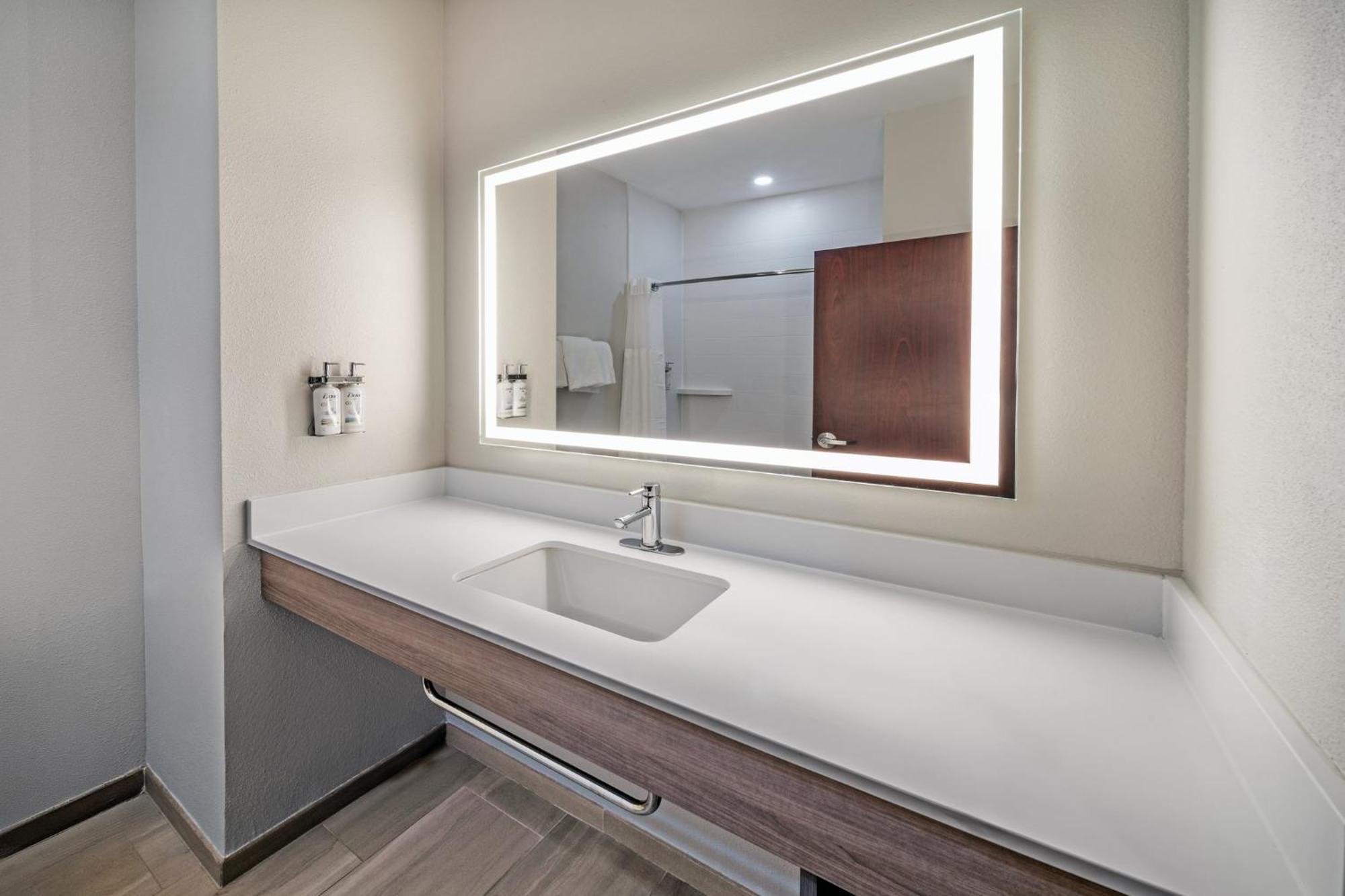 Hotel Express & - Traffic Star By Ihg Henderson